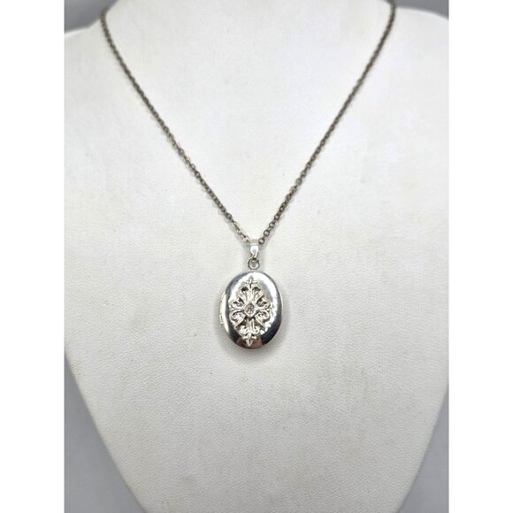 Silver Tone Oval Locket With Floral Design & Chain - Picture 1 of 5
